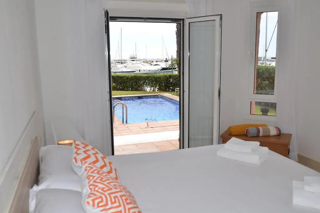 Lovely 2 Bedroom Unit With Private Pool Sotogrande 0*,  Spanien